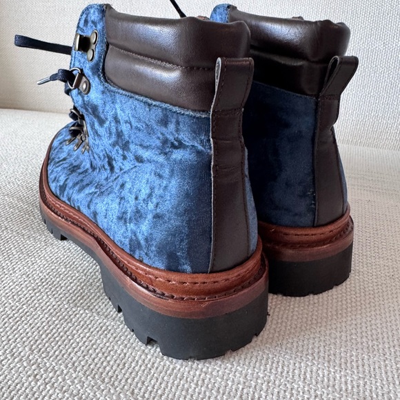 Taft's Viking Boot in deep azure (Size 8) - Picture 4 of 9